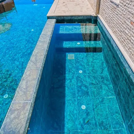 Villa Avantgarde-2 *